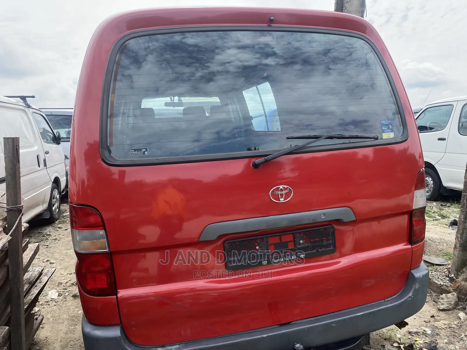 Toyota HiAce 2003 Red
