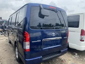 Toyota HiAce 2011 Blue