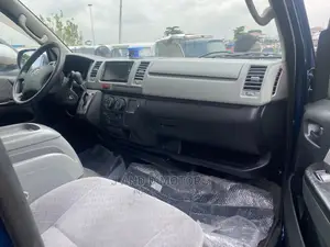 Toyota HiAce 2011 Blue