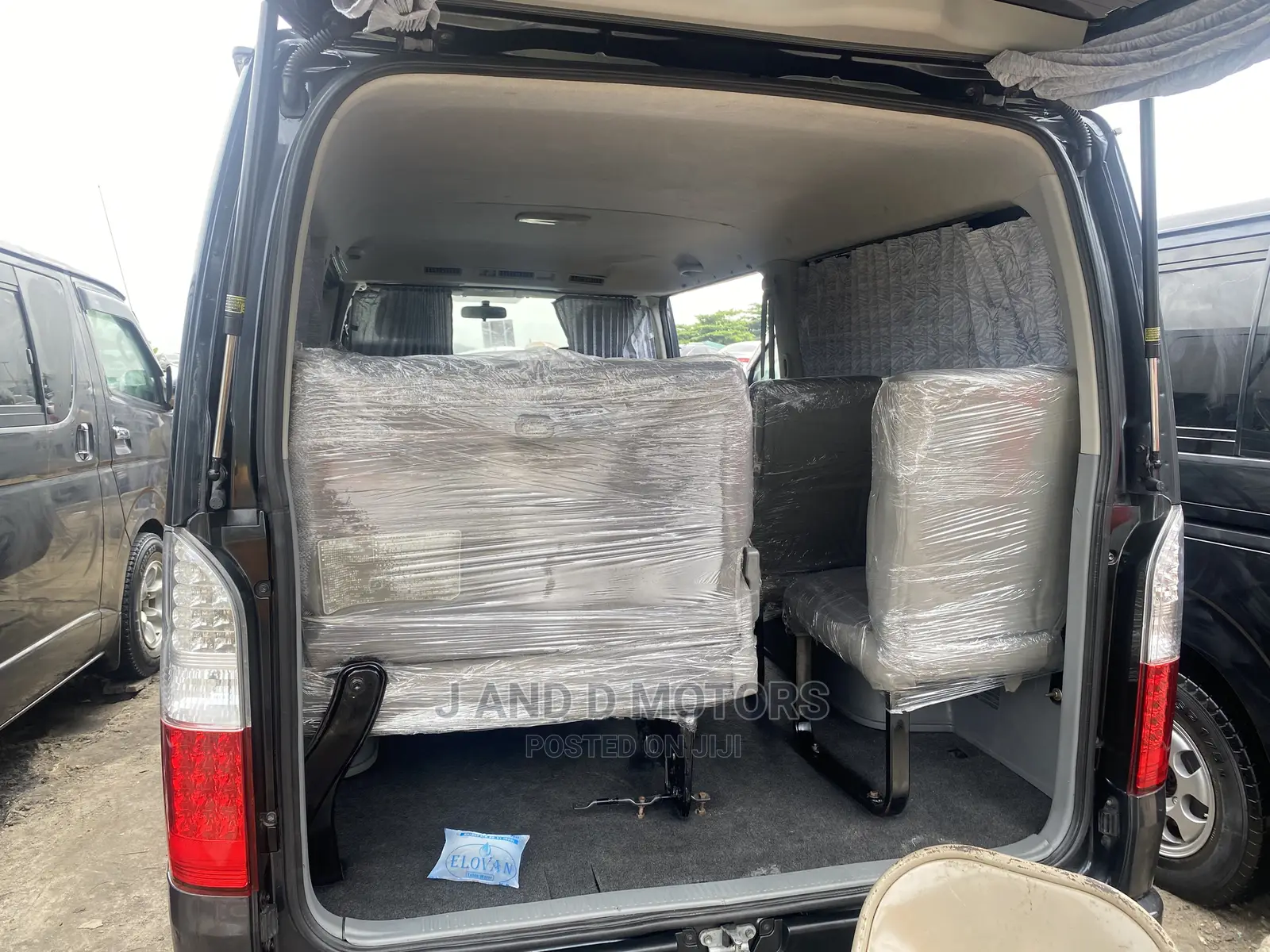 Toyota HiAce 2011 Black