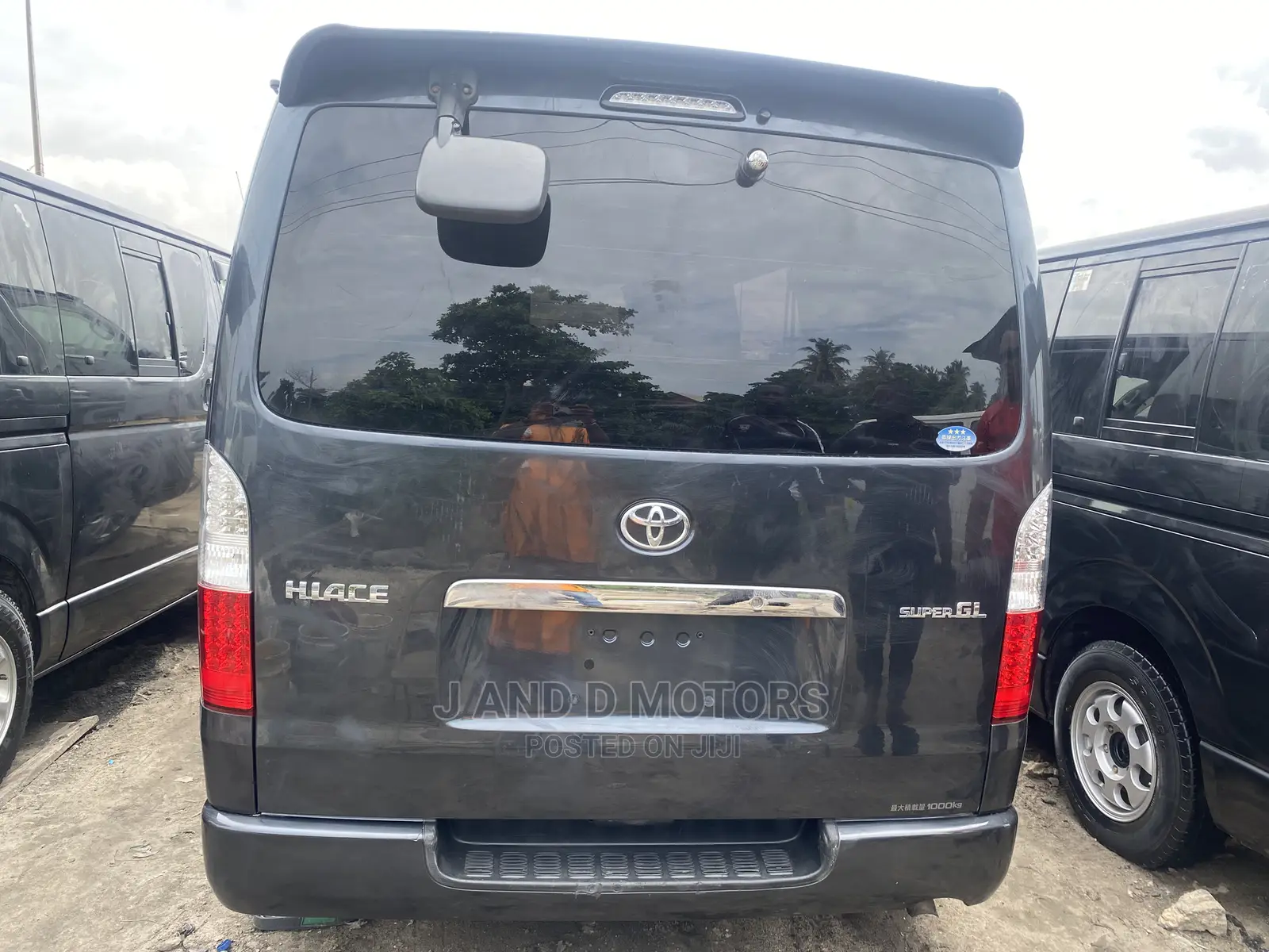 Toyota HiAce 2011 Black