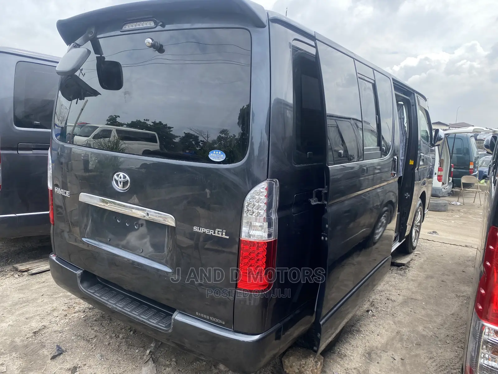 Toyota HiAce 2011 Black
