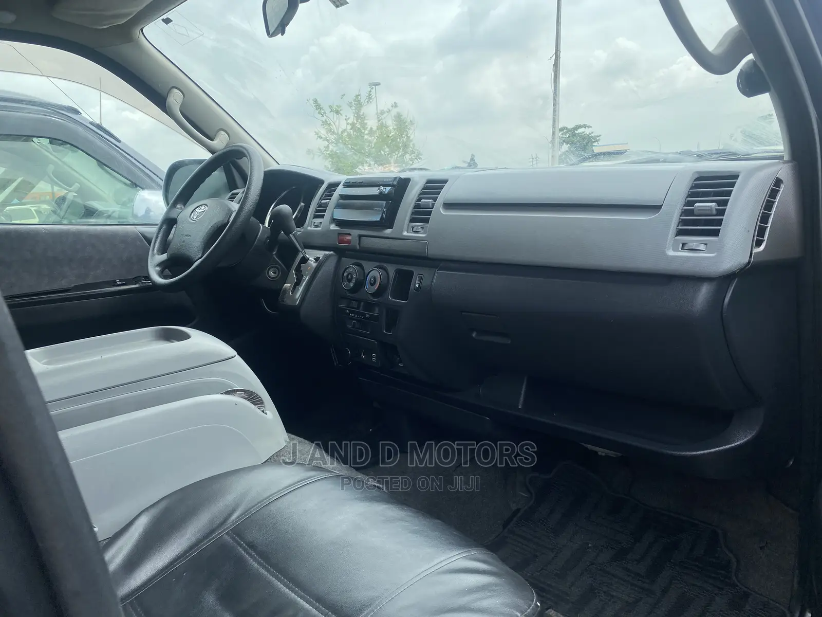Toyota HiAce 2011 Black