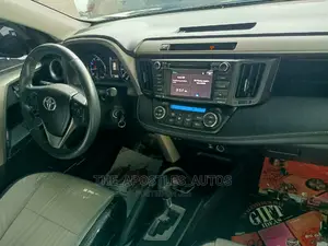 Toyota RAV4 XLE AWD (2.5L 4cyl 6A) 2016 Black