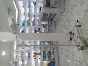 Strong and Sturdy Operating Lamp