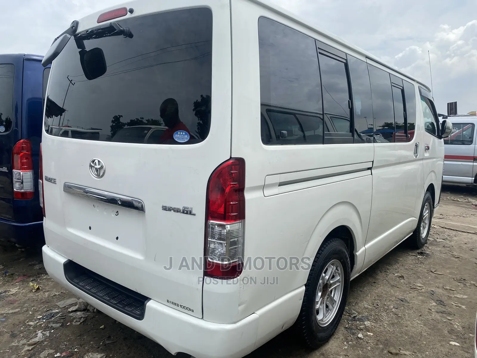 Toyota HiAce 2011 White