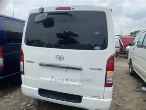 Toyota HiAce 2011 White
