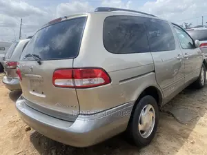 Toyota Sienna 2003 Gold
