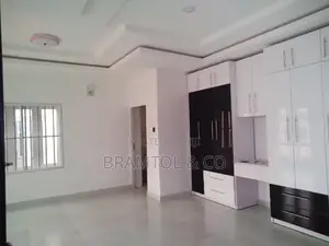 5bdrm Townhouse / Terrace in Mabushi for rent
