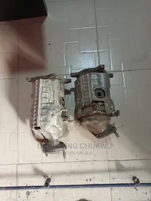 Ford Edge 08-09 Catalytic Manifold Exhaust Pots.