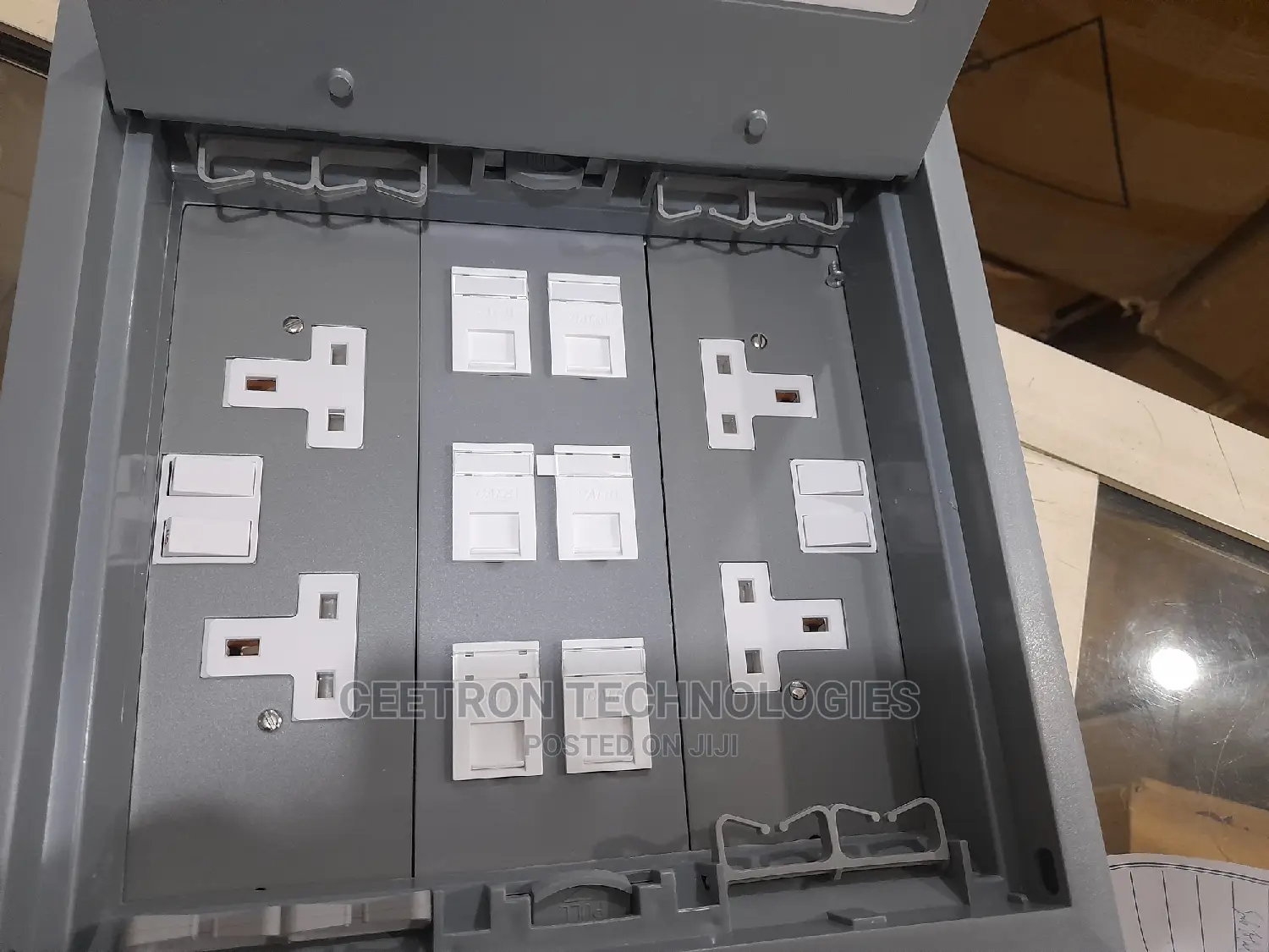 Zink Floor Box