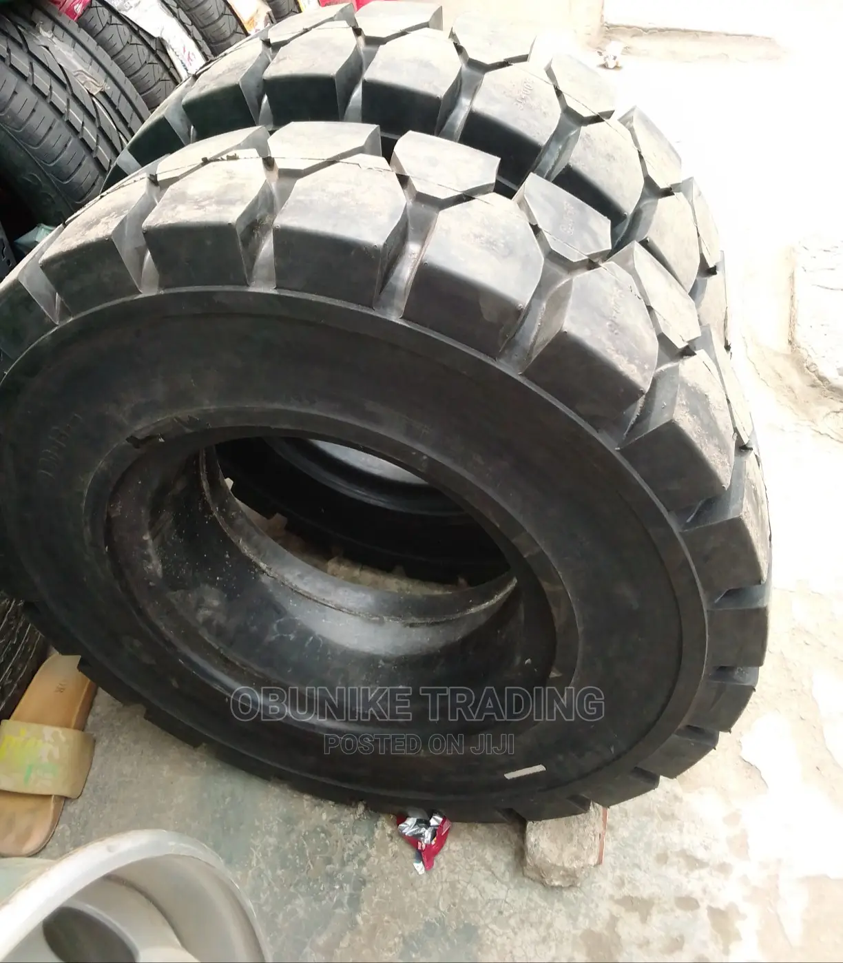 9.00-16 Solid Tyre