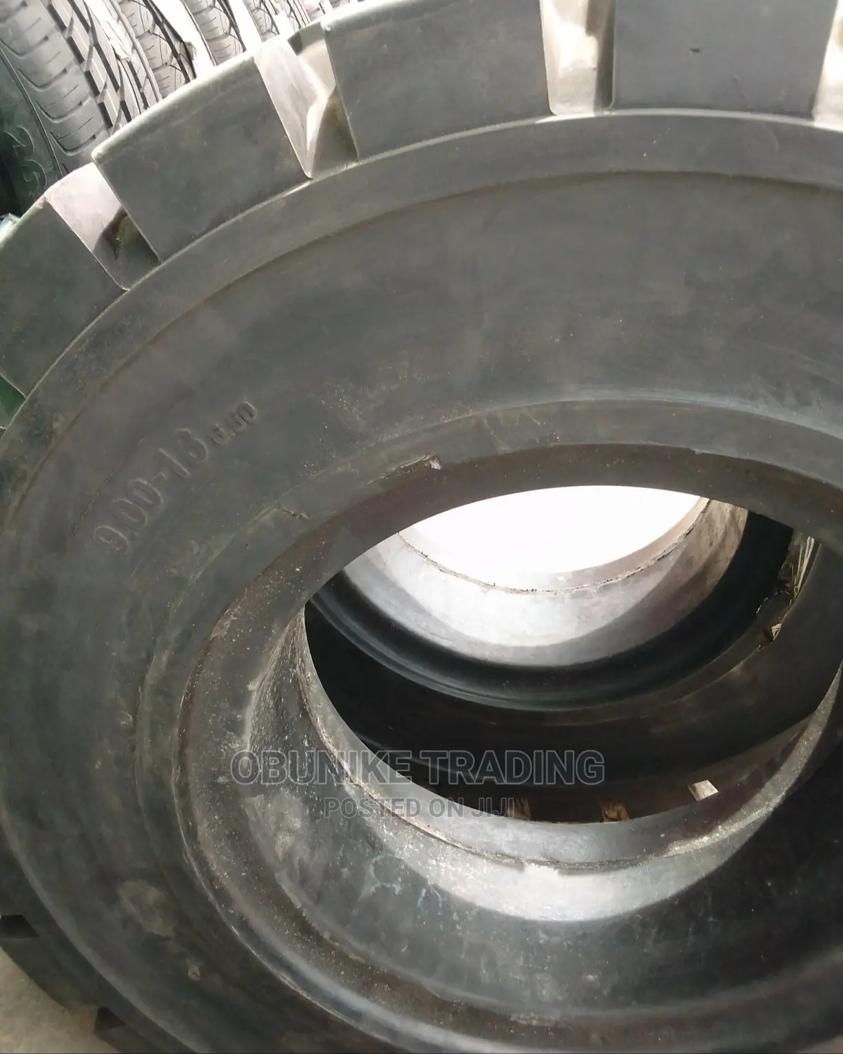 9.00-16 Solid Tyre