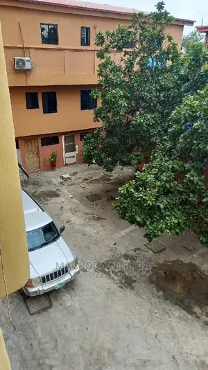 3bdrm Block of Flats in Ikeja Gra for rent