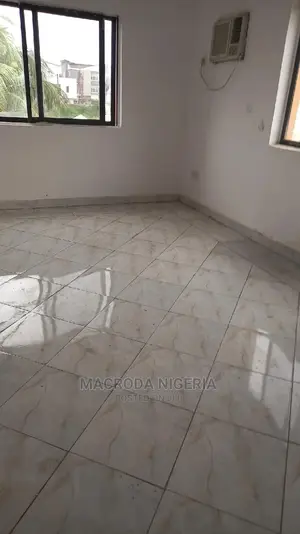 3bdrm Block of Flats in Ikeja Gra for rent