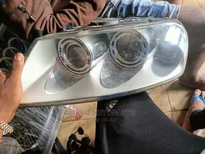 Complete Head Lamp Volkswagen Touareg 2006