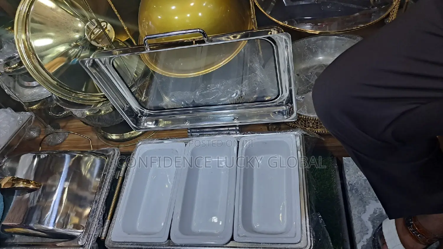 Sliver Chaffing Dish With Ceremic Insert