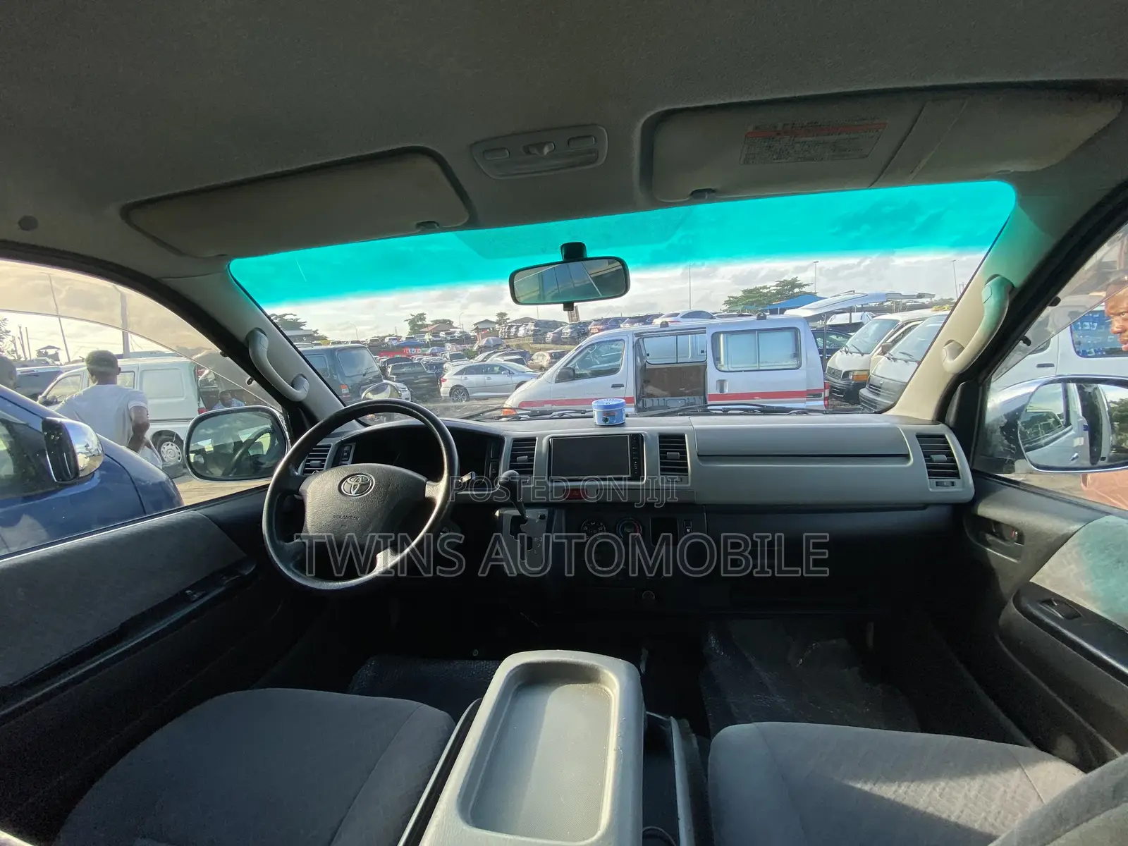 Toyota HiAce 2013 White