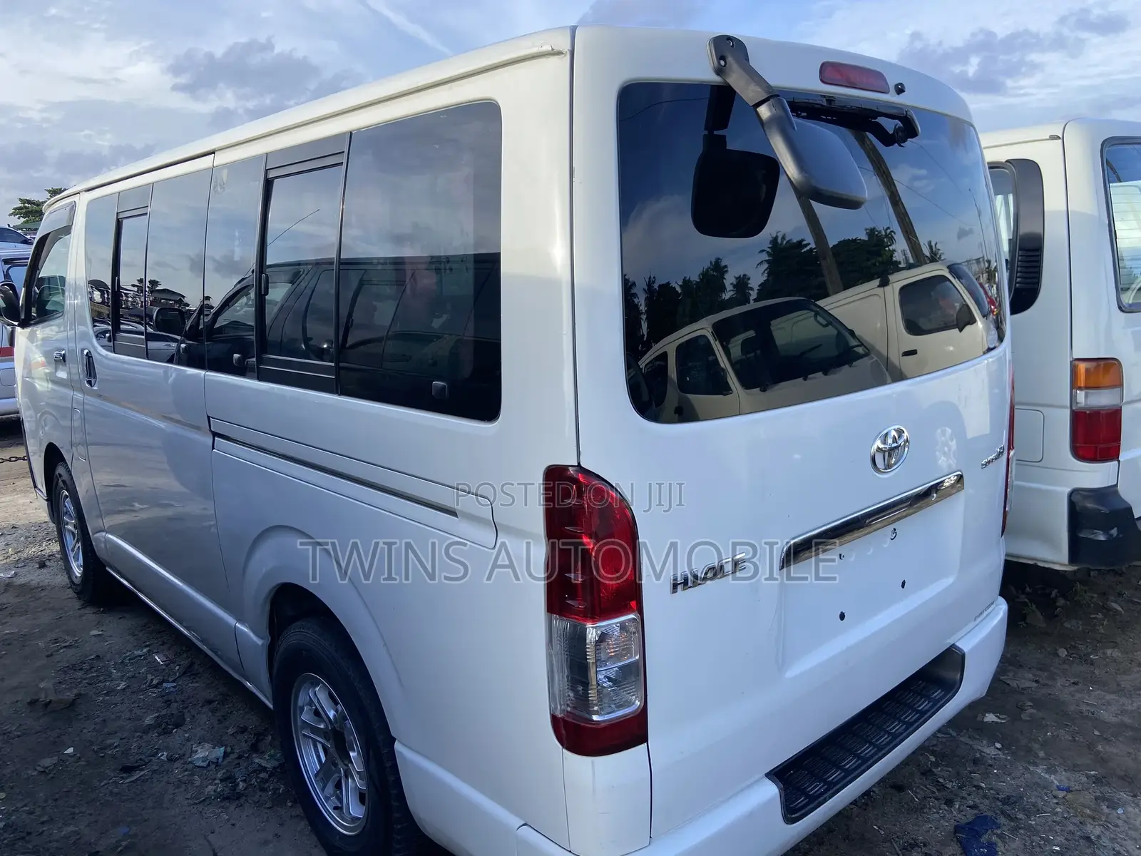 Toyota HiAce 2013 White