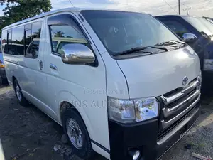Toyota HiAce 2013 White