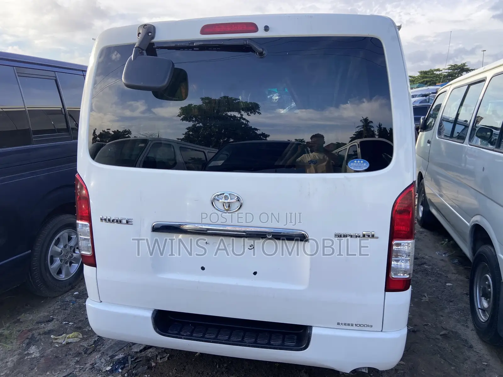 Toyota HiAce 2013 White