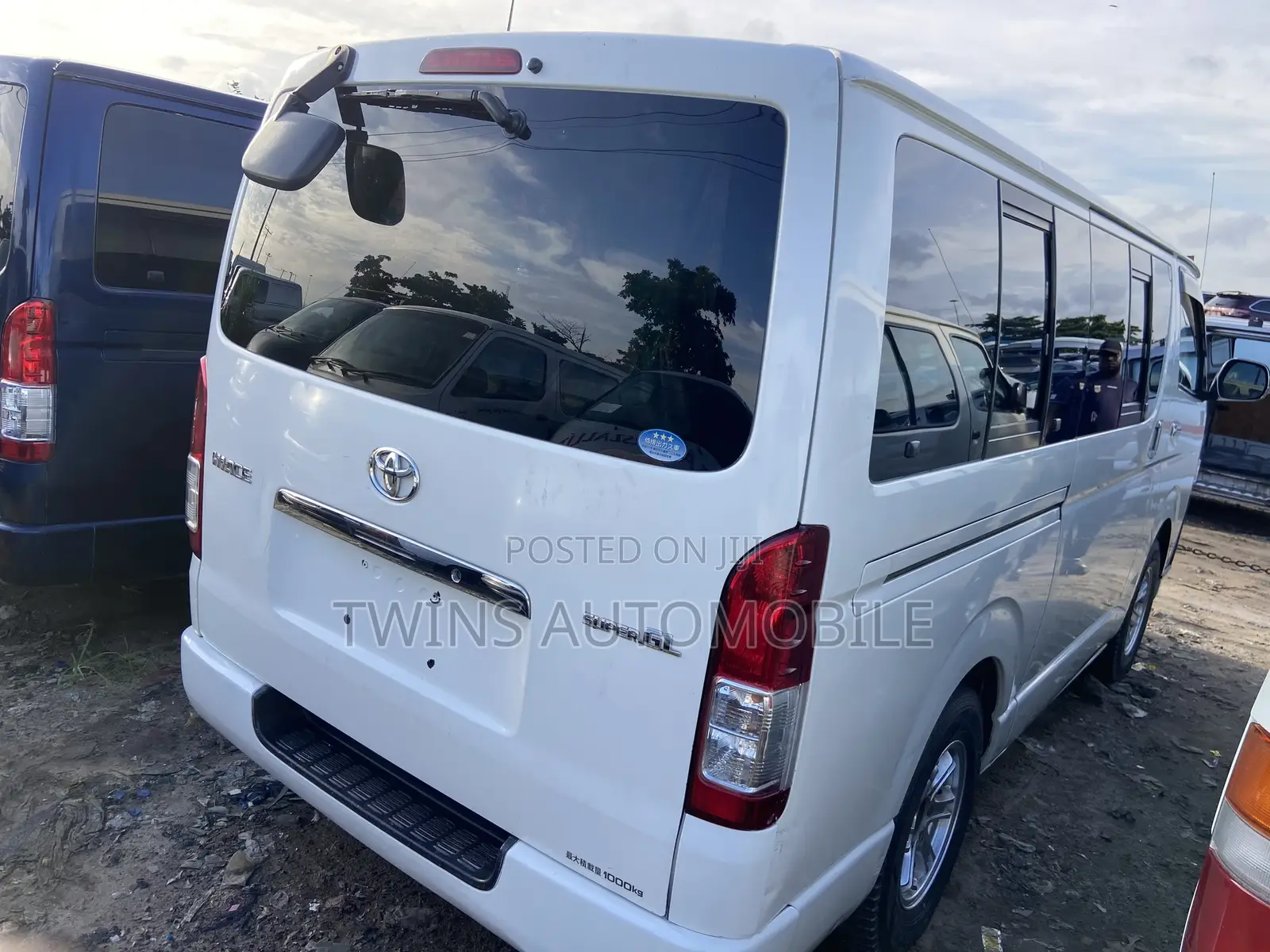 Toyota HiAce 2013 White