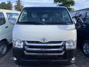 Toyota HiAce 2013 White