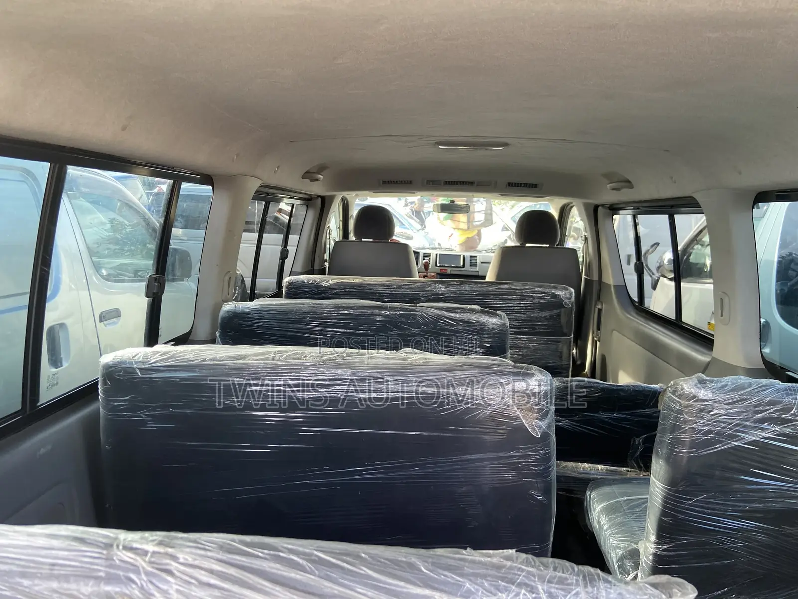 Toyota HiAce 2013 White