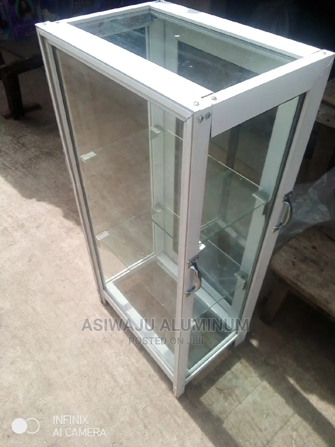 Aluminum Show Glas