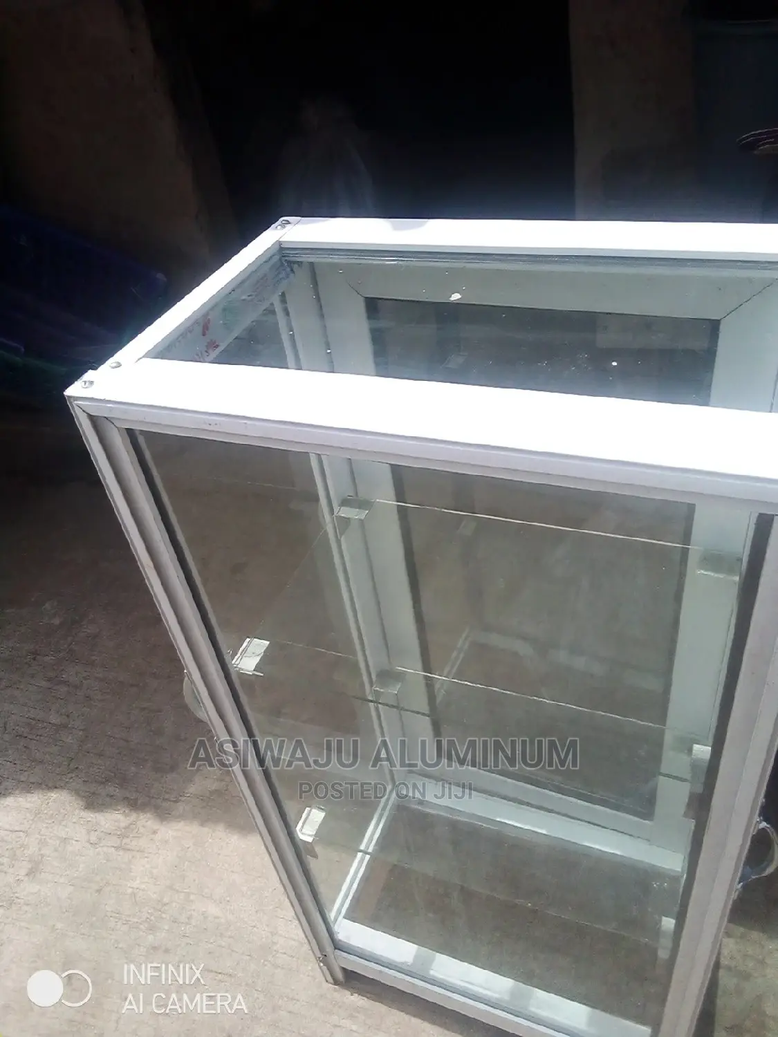 Aluminum Show Glas