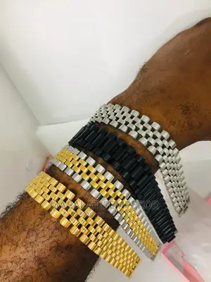 Photo - Unique Hand Chain