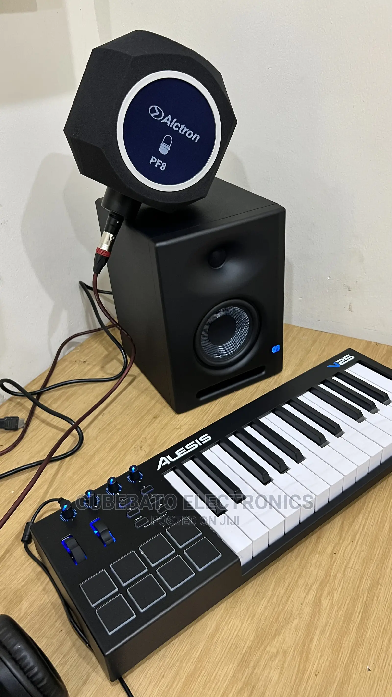 Alesis V25 Midi Keyboard in Ikeja Audio & Music Equipment, Cubebato