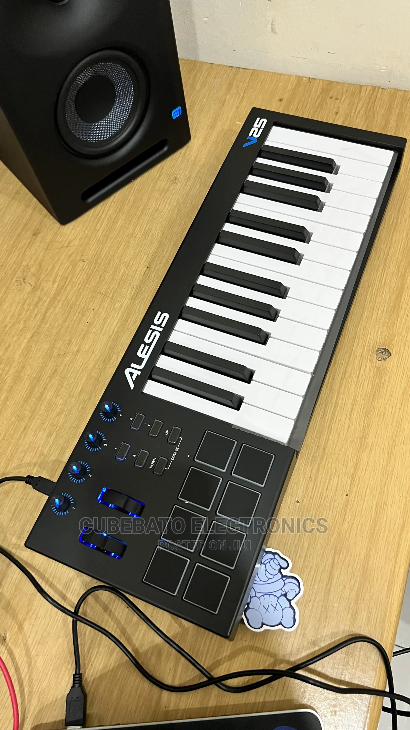 Alesis V25 Midi Keyboard in Ikeja Audio & Music Equipment, Cubebato