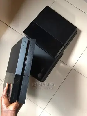 Ps4 With 1 Controller and 7 Games Installed