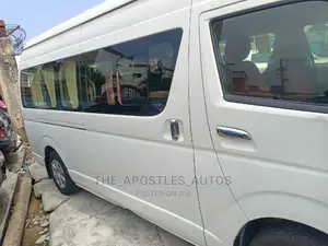 Toyota HiAce 2017 White
