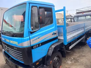 Mercedes Truck Pickup Blue Head