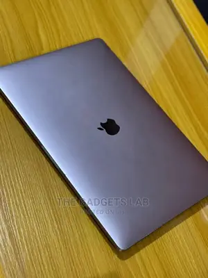 Laptop Apple MacBook Pro 2018 16GB Intel Core i7 SSD 512GB