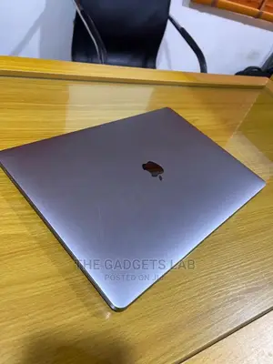 Laptop Apple MacBook Pro 2018 16GB Intel Core i7 SSD 512GB