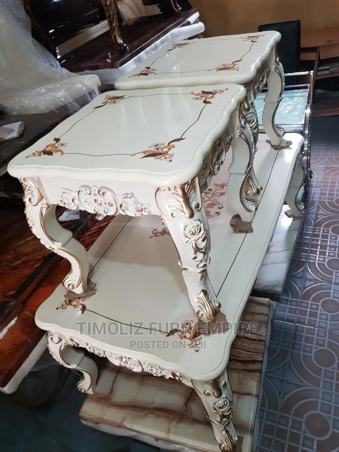 Royal Design Centre Table With Two Side Stools