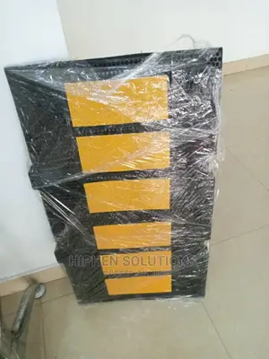 Highly Visibility Safety Rubber Speed Hump