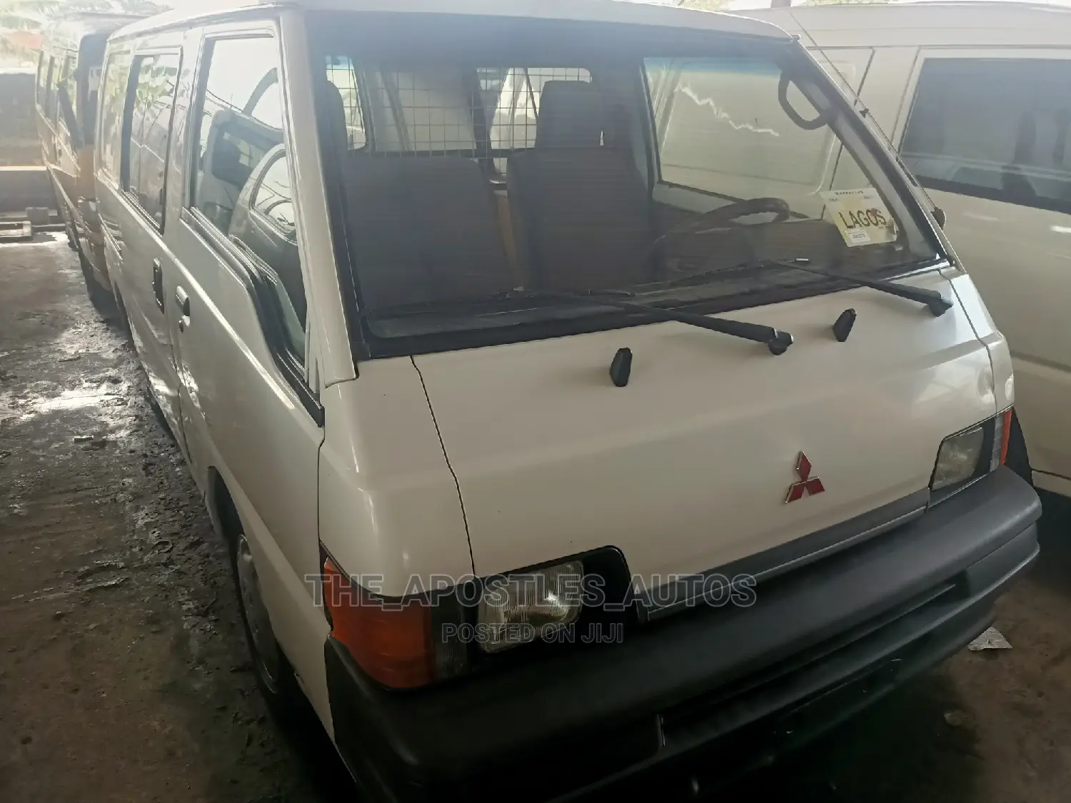 Mitsubishi L300 2002 White