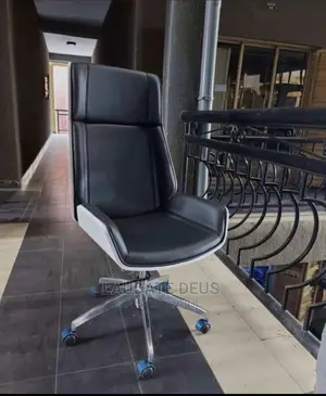 Bentwood Executive Swivel Office Chairs