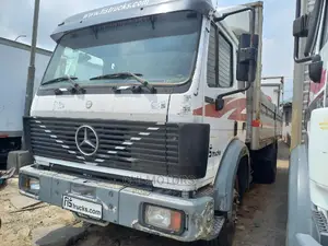 Mercedes-Benz Truck 1422 v Engine 2004 White