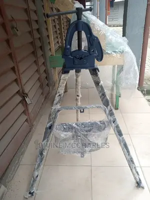 21⁄2" Record Plumping Standing Vice