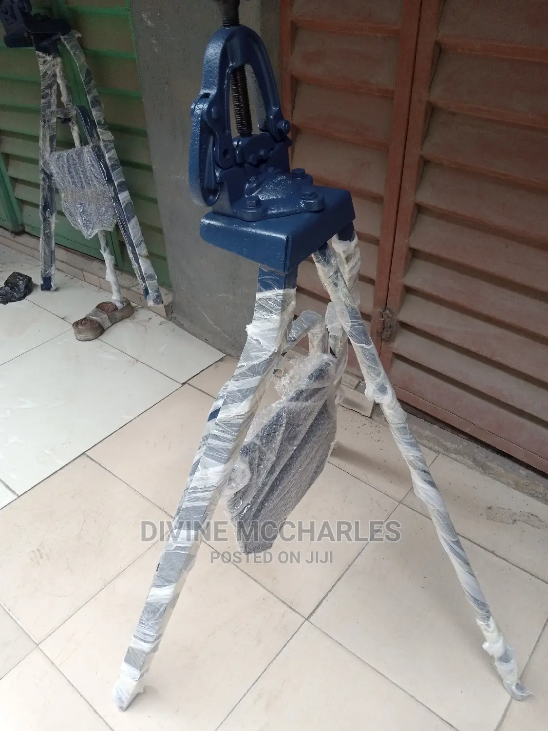 21⁄2" Record Plumping Standing Vice