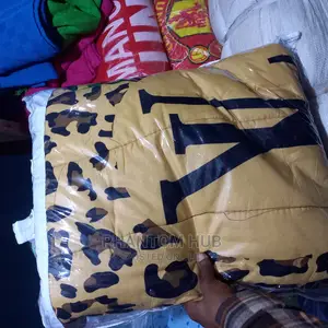 4 by 6 Duvet With Bedsheet and Pillowcase