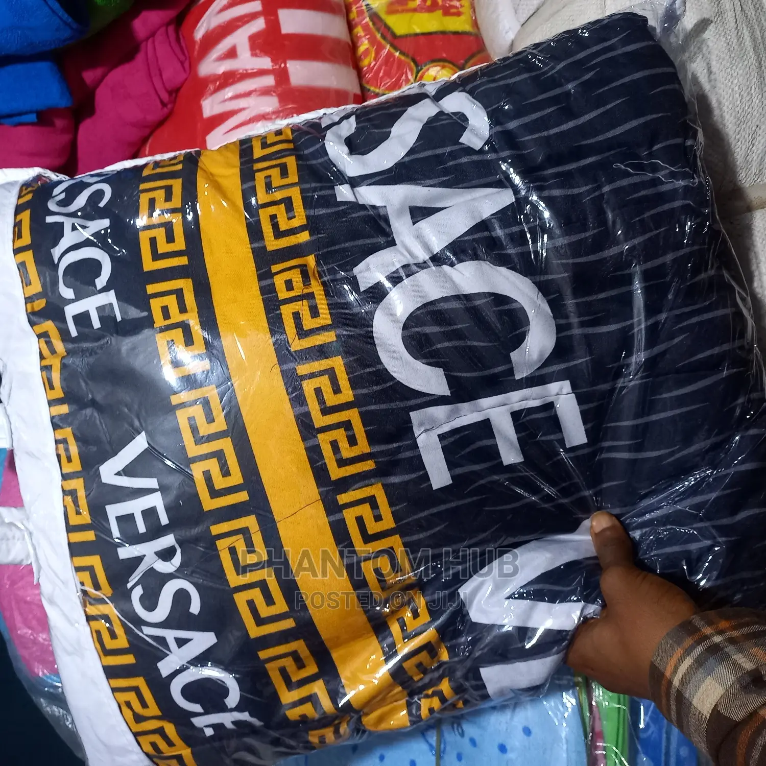 4 by 6 Duvet With Bedsheet and Pillowcase
