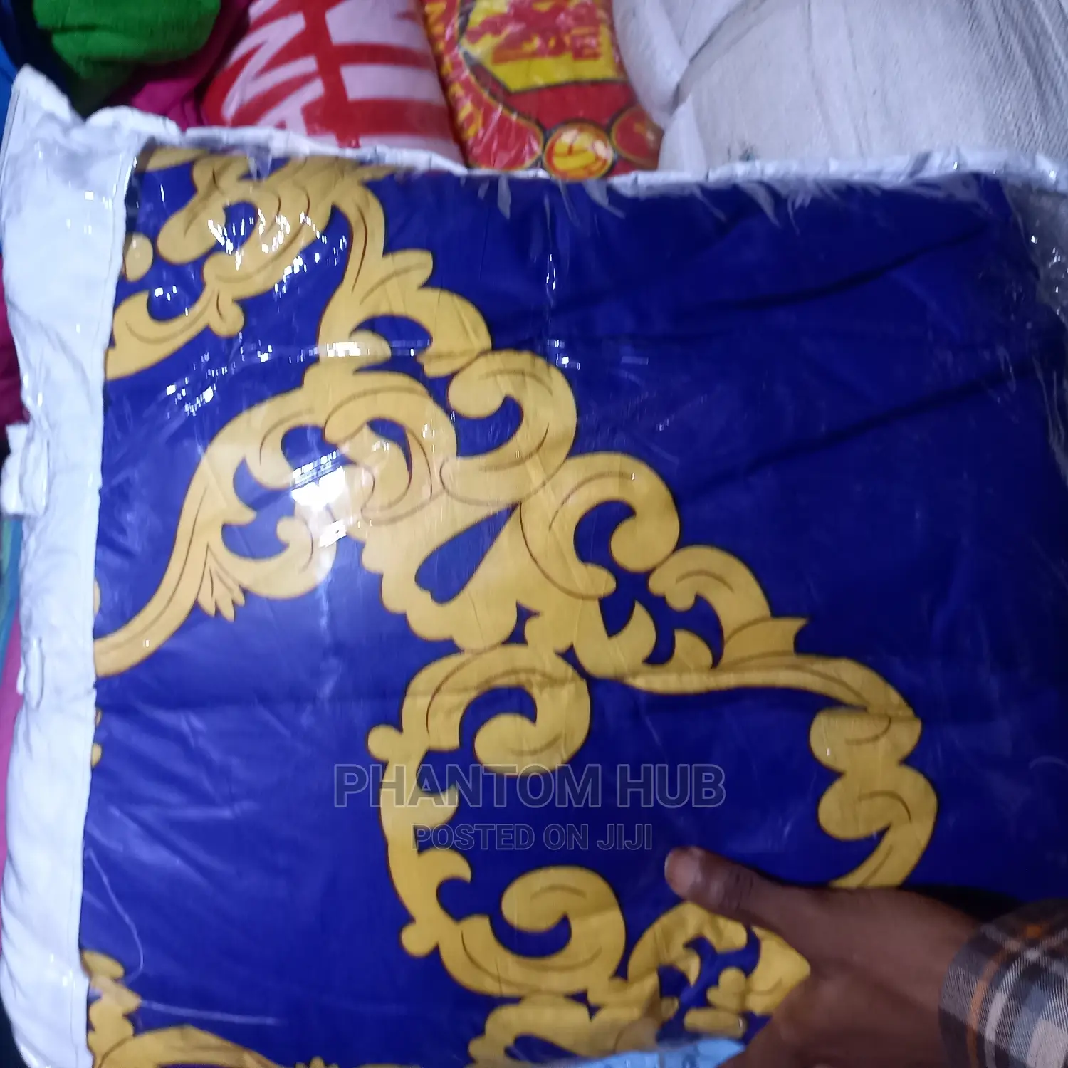 4 by 6 Duvet With Bedsheet and Pillowcase