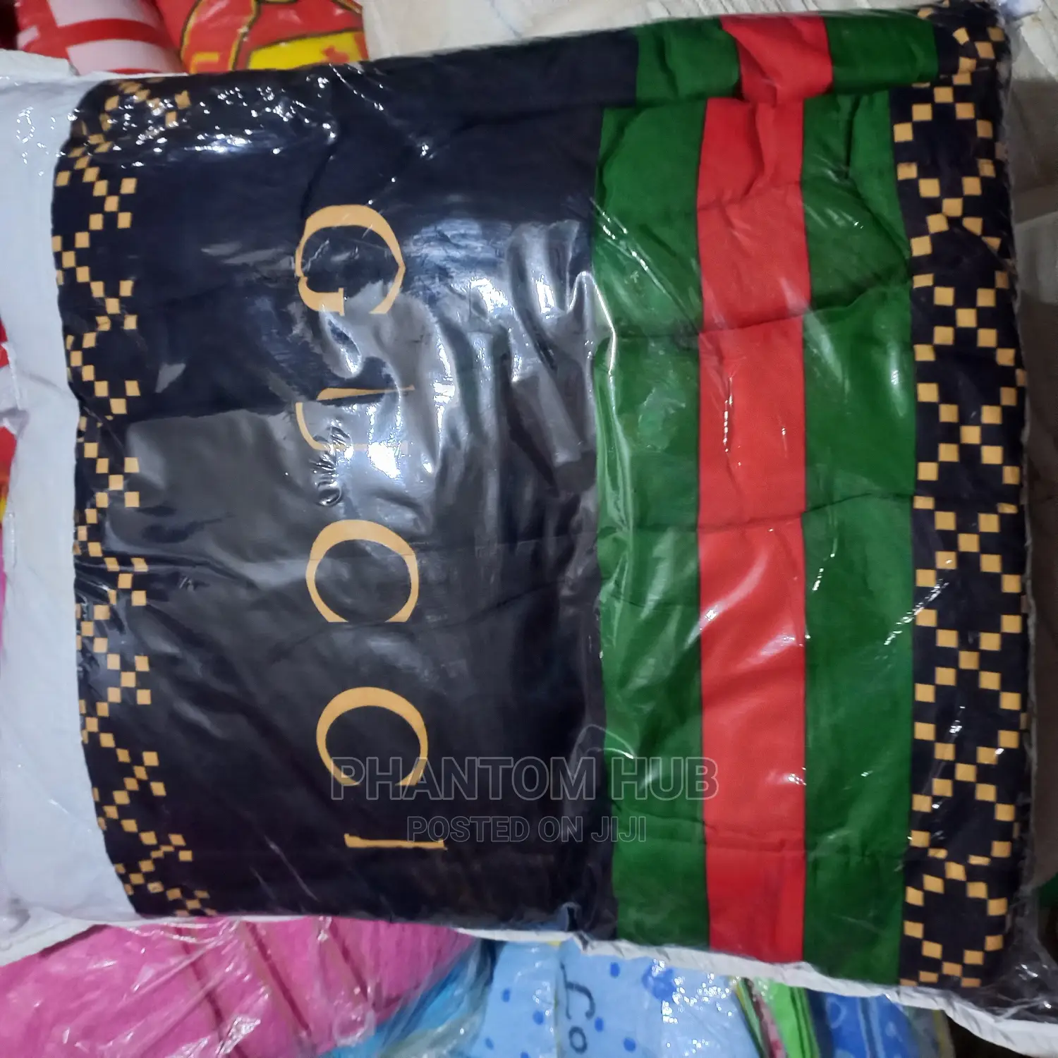 4 by 6 Duvet With Bedsheet and Pillowcase