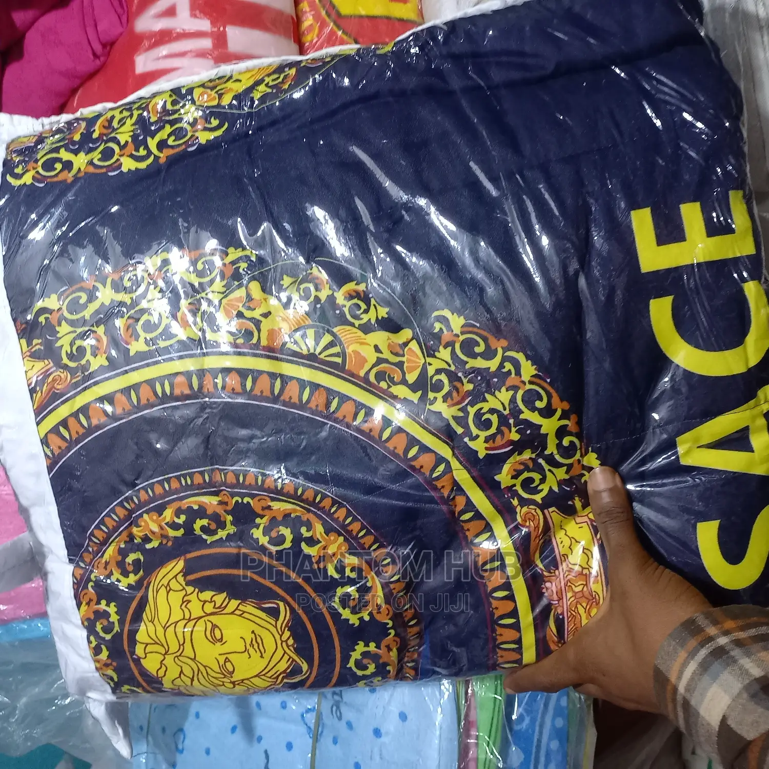 4 by 6 Duvet With Bedsheet and Pillowcase